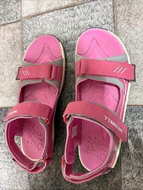 Merrell pink sandals junior girls 7 women’s 9